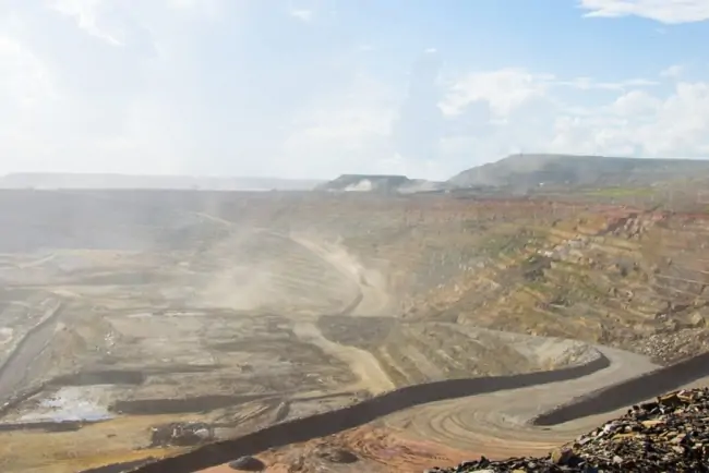 Zambia asks mines to curtail normal power use by 40% amid crunch