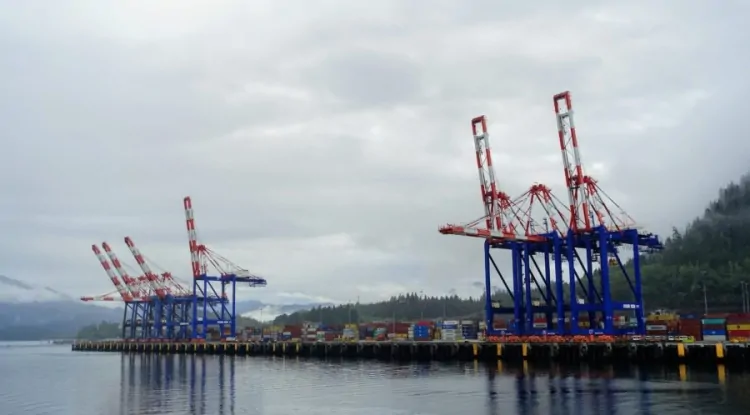 Canadian provinces make pitch on new pipelines, ports and mines